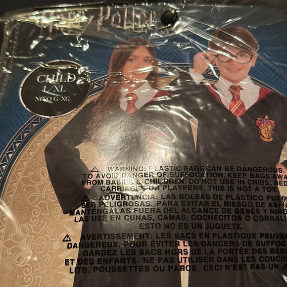 Harry Potter gryffindor robe - Picture 2 of 3